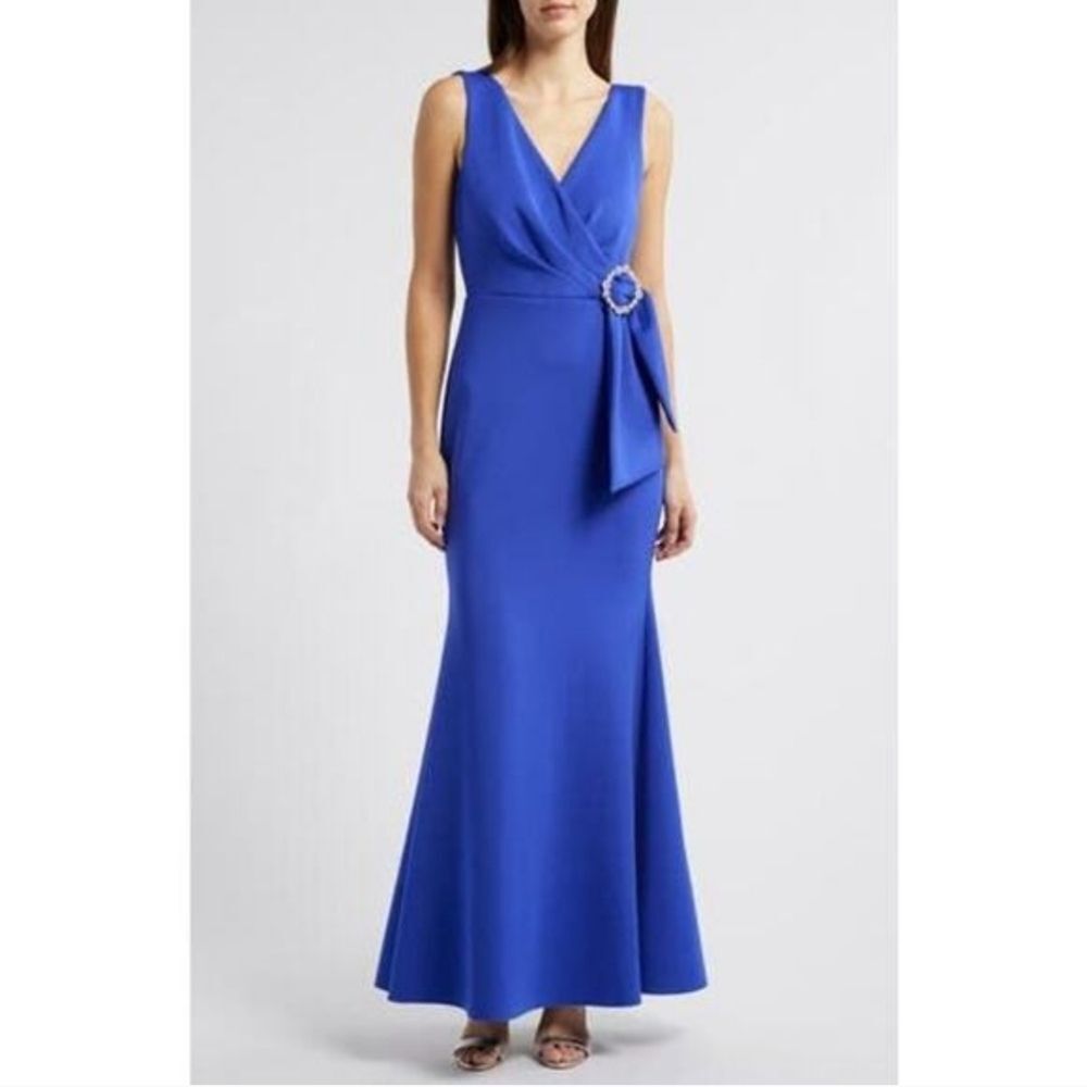 Eliza J Surplice V-neck Sleeveless Mermaid Gown in Cobalt scuba size 4 NWT